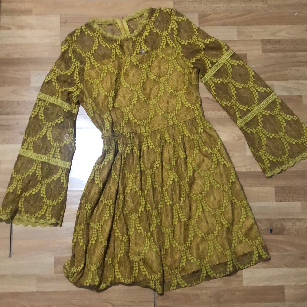 Lace Dress with Retro Flared Sleeves